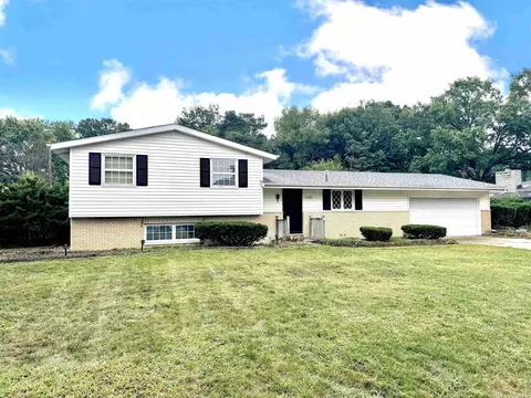 52882 Camellia Dr, South Bend, IN 46637