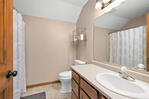 Bath - 2312 Laforge Ln, Auburn, IN 46706 photo 3 of 3