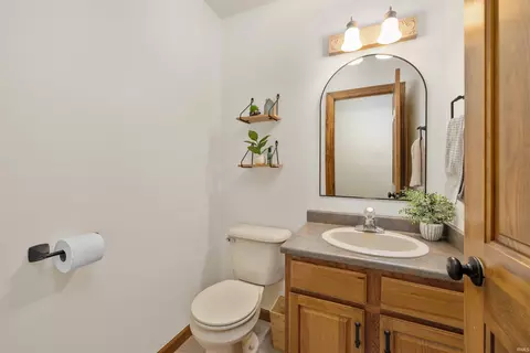 Bath - 2312 Laforge Ln, Auburn, IN 46706 photo 2 of 3