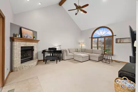 Living - 2312 Laforge Ln, Auburn, IN 46706 photo 2 of 3