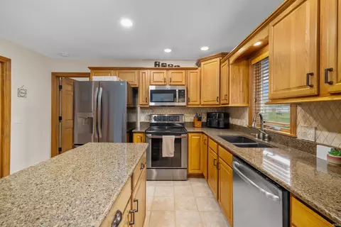 Kitchen - 2312 Laforge Ln, Auburn, IN 46706 photo 2 of 4