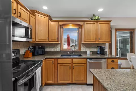 Kitchen - 2312 Laforge Ln, Auburn, IN 46706 photo 4 of 4