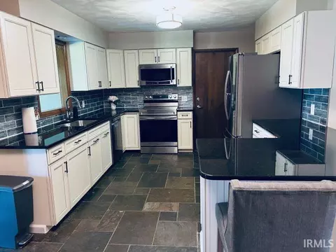 Kitchen - 1536 Gregory Ln, Jasper, IN 47546 photo 3 of 3