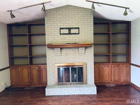 Living - 1536 Gregory Ln, Jasper, IN 47546 photo 2 of 3