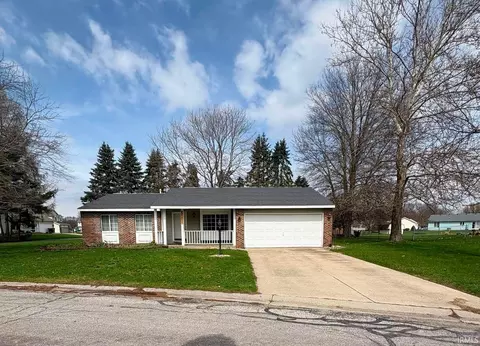 10365 Sunset Ln, Osceola, IN 46561