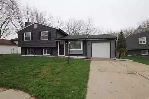 1820 Woodland Dr, Elkhart, IN 46514
