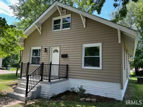 321 E Oak St, Oakland City, IN 47660