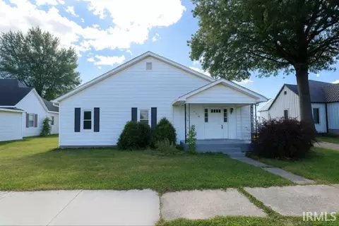 212 E Hopewell St, Farmersburg, IN 47850
