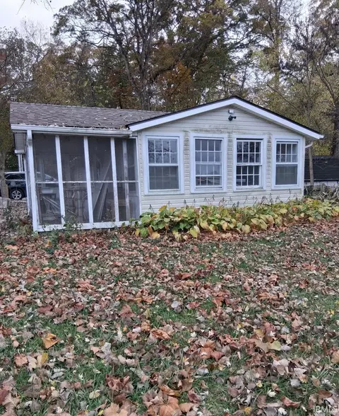1519 S Lakeshore Dr, Albion, IN 46701