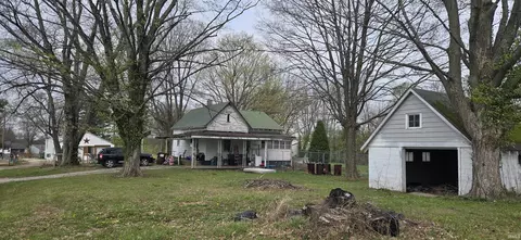 1821 1st Ave St, Loogootee, IN 47553