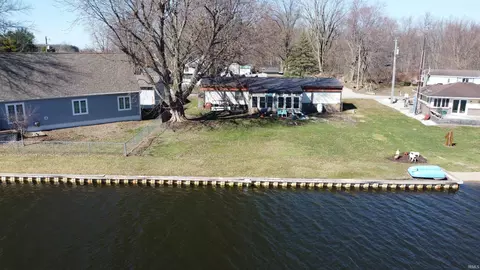 5799 N Lake Shore Dr, Macy, IN 46951