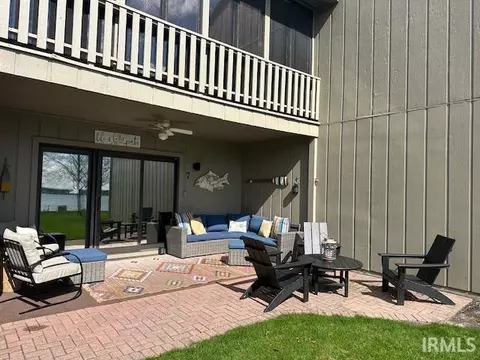 12601 N Pleasant Grove Rd, Syracuse, IN 46567