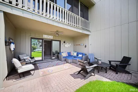 12601 N Pleasant Grove Rd, Syracuse, IN 46567