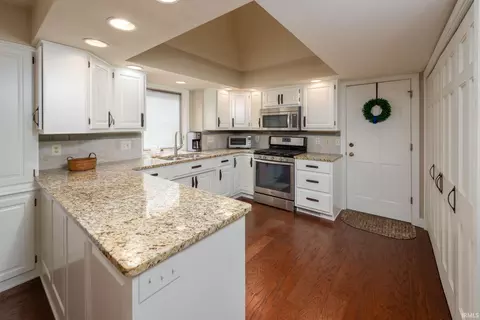 Kitchen - 2801 Wind Pump Rd, Fort Wayne, IN 46804 photo 3 of 3