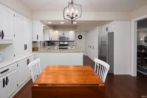 Dining - 2801 Wind Pump Rd, Fort Wayne, IN 46804 photo 5 of 5