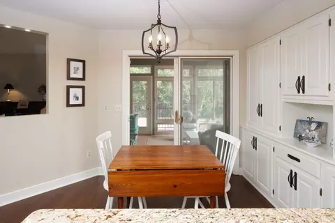 Dining - 2801 Wind Pump Rd, Fort Wayne, IN 46804 photo 4 of 4