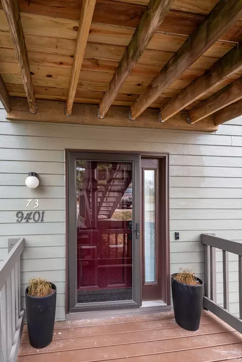 9401 S Pointe Retreat Dr, Bloomington, IN 47401