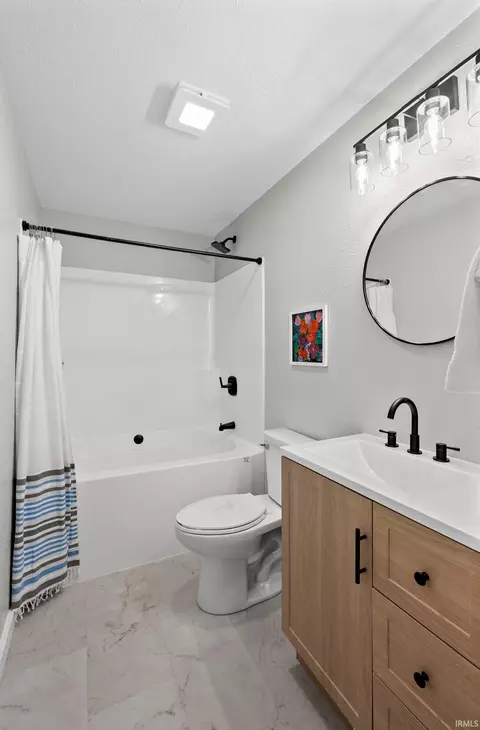 Bath - 8930 E Crow Rd, Syracuse, IN 46567 photo 1 of 3