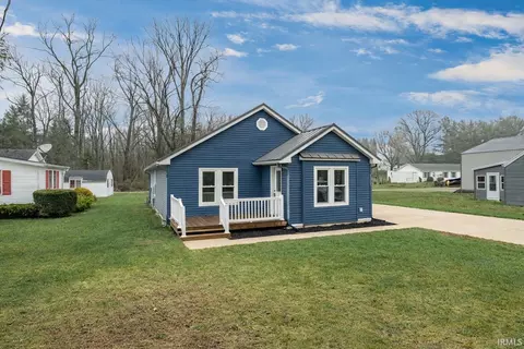 Exterior - 8930 E Crow Rd, Syracuse, IN 46567 photo 3 of 4