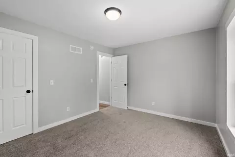 Bedroom - 8930 E Crow Rd, Syracuse, IN 46567 photo 3 of 5