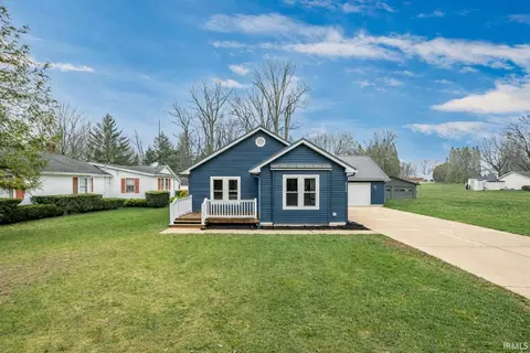 8930 E Crow Rd, Syracuse, IN 46567