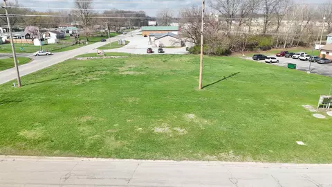 Foxwood Court, Monticello, IN 47960