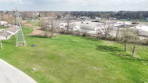 Foxwood Court, Monticello, IN 47960
