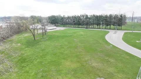 Foxwood Court, Monticello, IN 47960