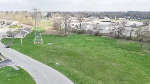 Foxwood Court, Monticello, IN 47960
