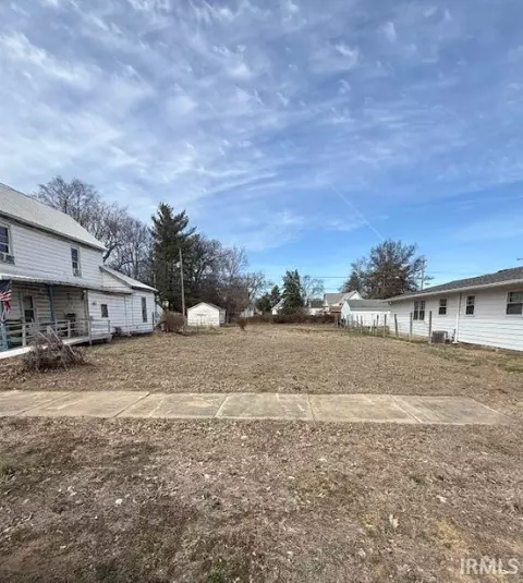 820 N 12th St, Vincennes, IN 47591