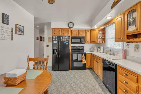 Kitchen - 10261 E 100s Rd, Avilla, IN 46710 photo 3 of 4