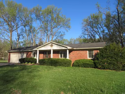 7511 Meadow Ln, Newburgh, IN 47630