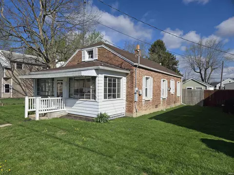 904 W State St, Albany, IN 47320