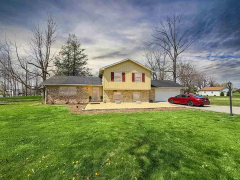 4556 N Wildwood Dr, Frankfort, IN 46041