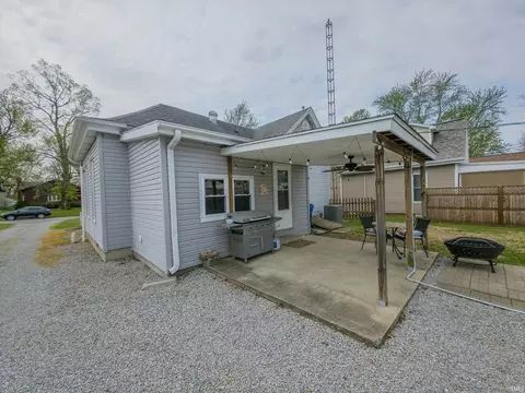 Exterior - 410 E 9th St, Mount Carmel, IL 62863 photo 3 of 5
