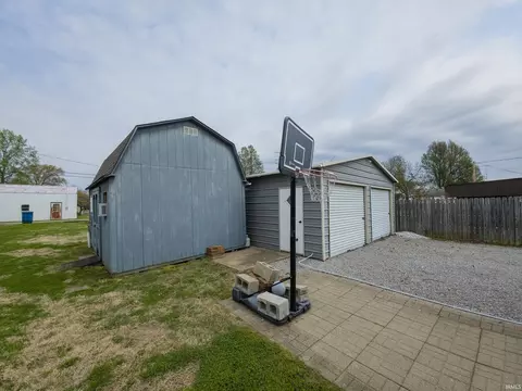 Exterior - 410 E 9th St, Mount Carmel, IL 62863 photo 5 of 5