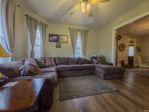 Living - 410 E 9th St, Mount Carmel, IL 62863 photo 2 of 2