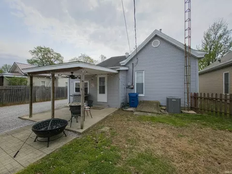 Exterior - 410 E 9th St, Mount Carmel, IL 62863 photo 4 of 5