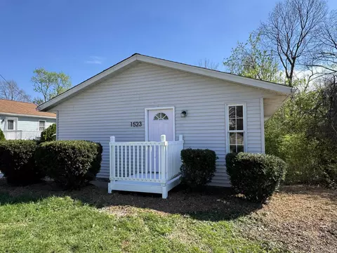 1523 W 8th St, Bloomington, IN 47404