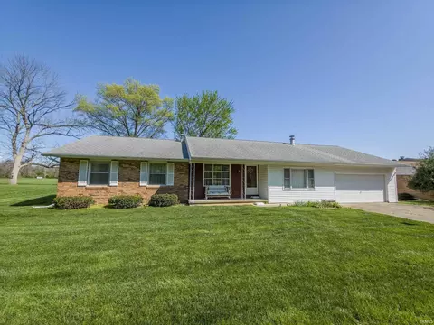 411 Cherry Hill Dr, Mount Carmel, IL 62863