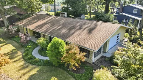 1804 Forest Valley Dr, Fort Wayne, IN 46815