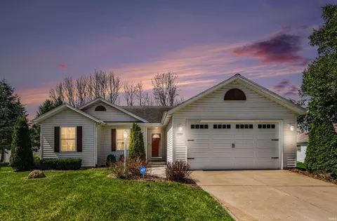 55355 Suncrest Dr, New Carlisle, IN 46552