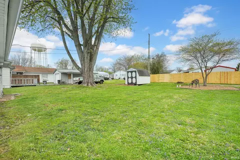 Exterior - 1215 W Warren St, Mitchell, IN 47446 photo 4 of 7