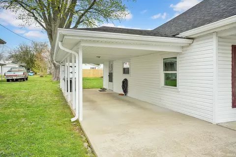 Exterior - 1215 W Warren St, Mitchell, IN 47446 photo 2 of 7
