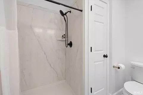 Bath - 2627 E Dekist St, Bloomington, IN 47408 photo 3 of 6