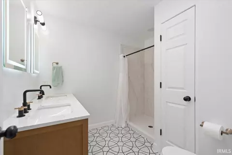 Bath - 2627 E Dekist St, Bloomington, IN 47408 photo 1 of 6