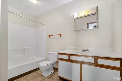 Bath - 3230 E John Hinkle Pl, Bloomington, IN 47408 photo 3 of 3