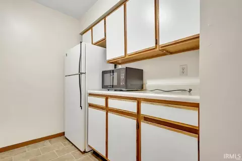 Kitchen - 3230 E John Hinkle Pl, Bloomington, IN 47408 photo 2 of 3