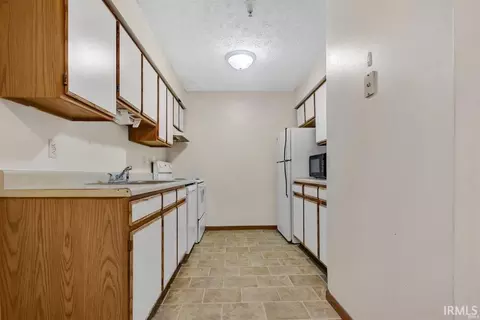 Kitchen - 3230 E John Hinkle Pl, Bloomington, IN 47408 photo 1 of 3