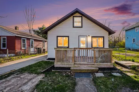 52942 Marks St, South Bend, IN 46637